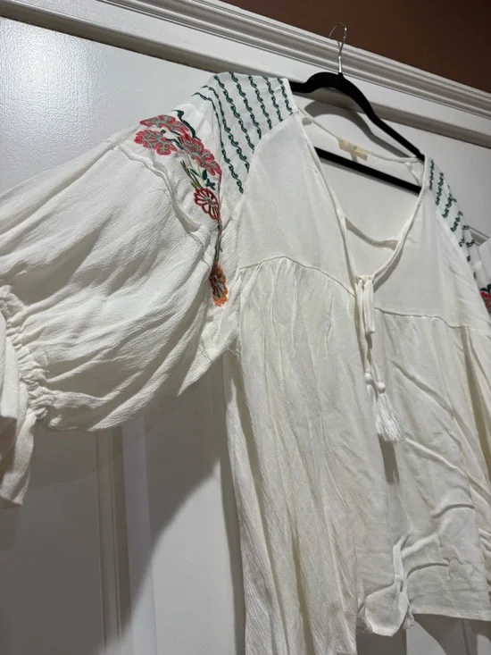 easel Cream Boho Tunic with Multicolor Floral Sleeve Embroidery - Picture 3 of 6